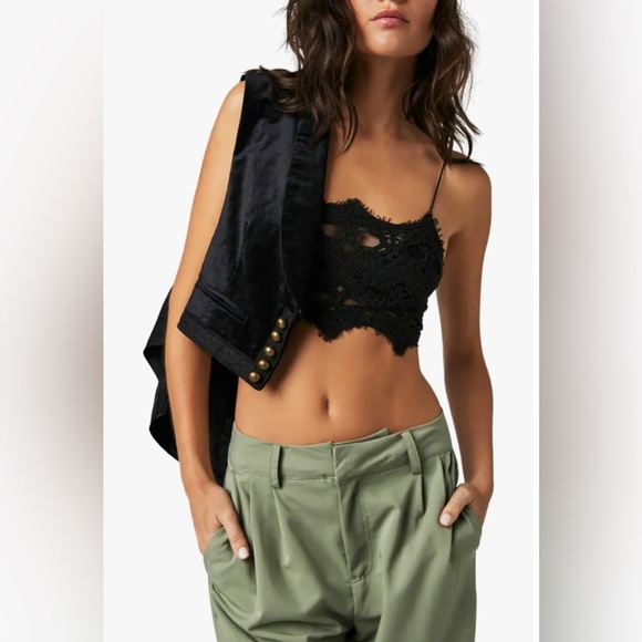 NWT Free People FP One Athena Scallop Lace Bralette in Black - Picture 2 of 12